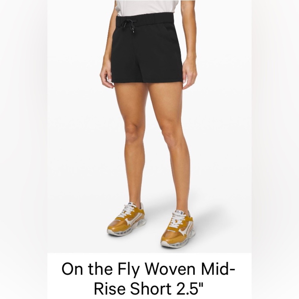 Lululemon On the Fly Woven Shorts 2.5”